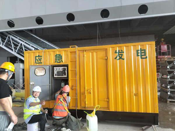 鄂温克怎样判断空气滤清器是否需要更换？